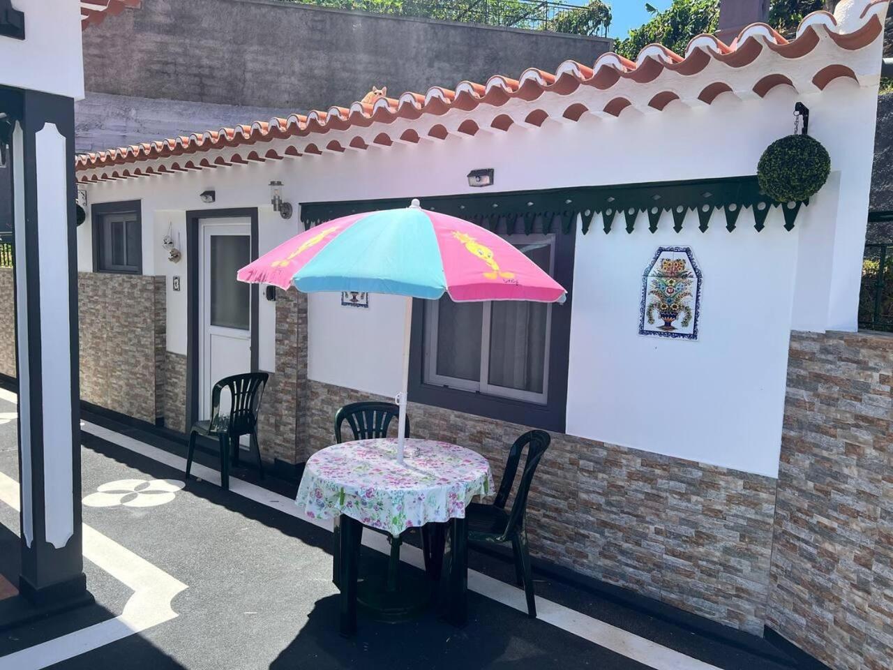 Modern Minimalist Studio With Essential Comfort Funchal  Exterior photo